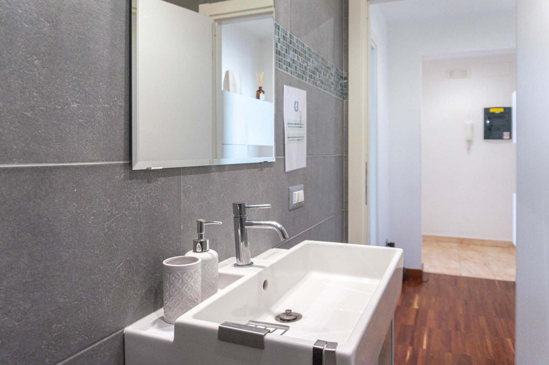 Colosseum Cosy Apartment Close To Metro Rome Bagian luar foto